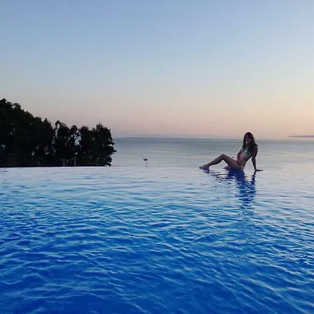 Bluebenalmadena 200meters From The With Jacuzzi And Rooftop Terrace (adults Only) * Benalmádena